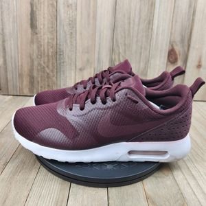 Womens Nike Air Max Tavas size 10 Red Athletic Running Shoes